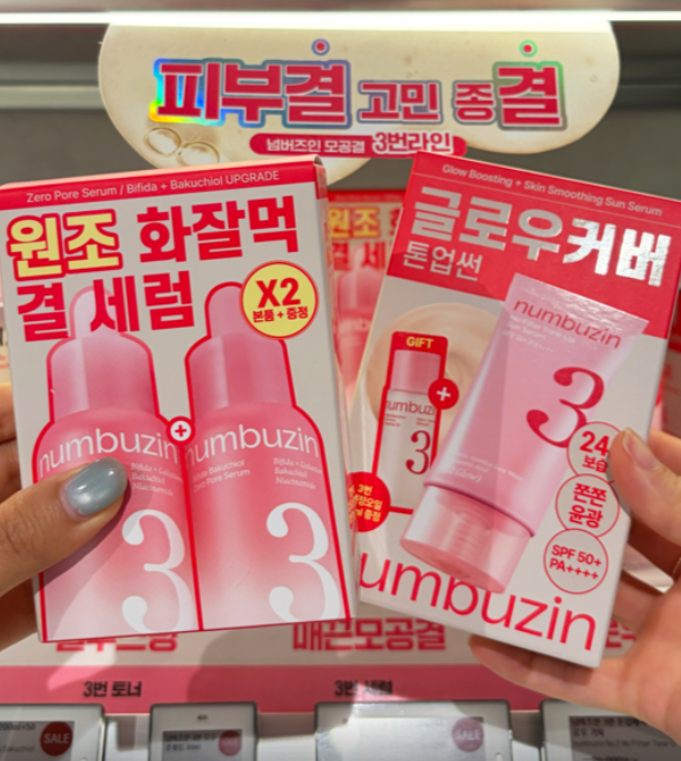 numbuzin's tweet photo. #EVENT #이벤트
여러분. 늘 넘버즈인을 사랑해주시는 여러분들께 뭐라도 드리고 싶은 마음에.. 3️⃣번 + 3️⃣번 = 6️⃣월! 이니까 3번 라인 이벤트를 하겠다고 박박 우겨서 가져왔어요

넘버즈인 3번 라인 제품 중 가장 좋았거나, 가장 궁금했던 것
2️가지를 인용으로 알려주세요!🙉
6분께 알려주신 제품 그대로 드릴게요💝 (7/3 당발 예정)

3번 라인 제품은 여기에서 구경하실 수 있답니다..༘⋆
🔗https://t.co/FQkmMlIfkY