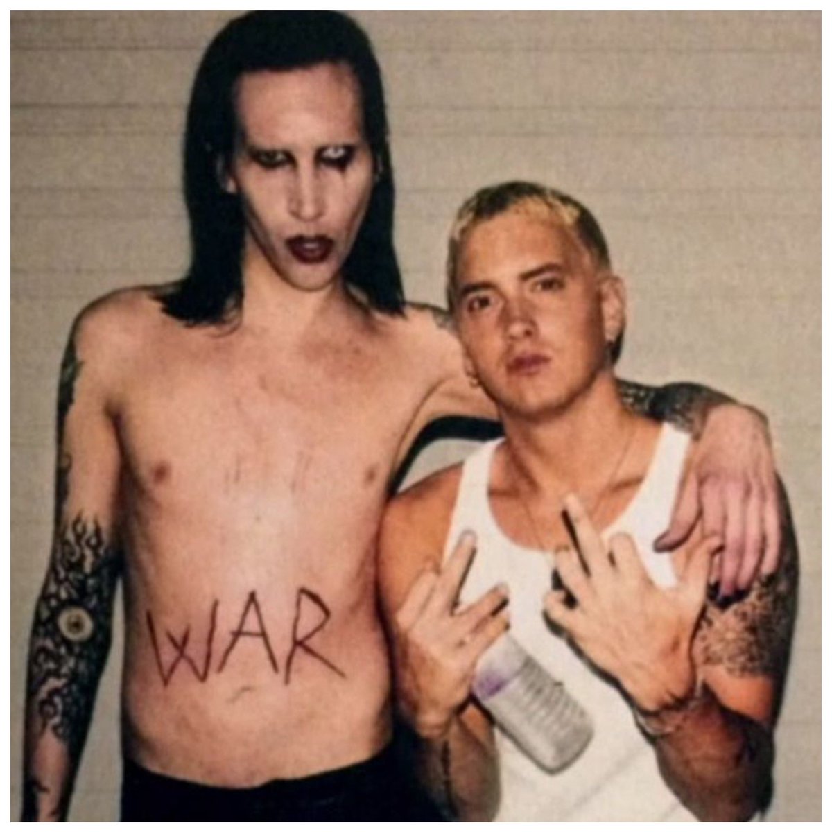 mansonfan_jpn25's tweet photo. マンソンコラボ曲シリーズ！エミネムの代表曲「The Way I Am」のリミックスにマンソンが参加したバージョン。エミネムとのコラボはライブ映像の印象が強いですが音源も最高です！
Eminem &amp; Marilyn Manson - The Way I Am (Danny Lohner Remix Version) https://t.co/eViSRzQ2ZD https://t.co/AhOTTiGmqH
