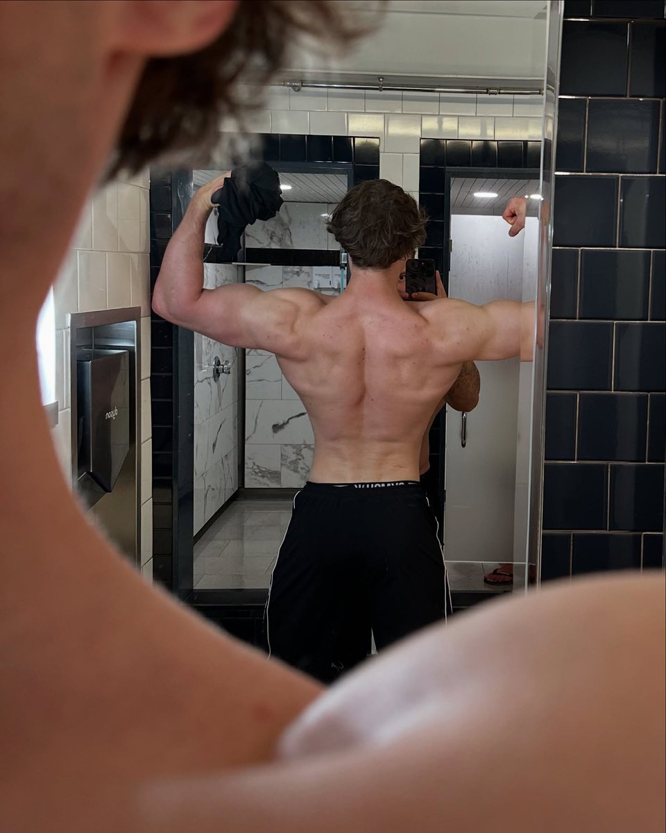 pappi__david's tweet photo. Back view , comment your opinion!! https://t.co/6U6aCJUnX0
