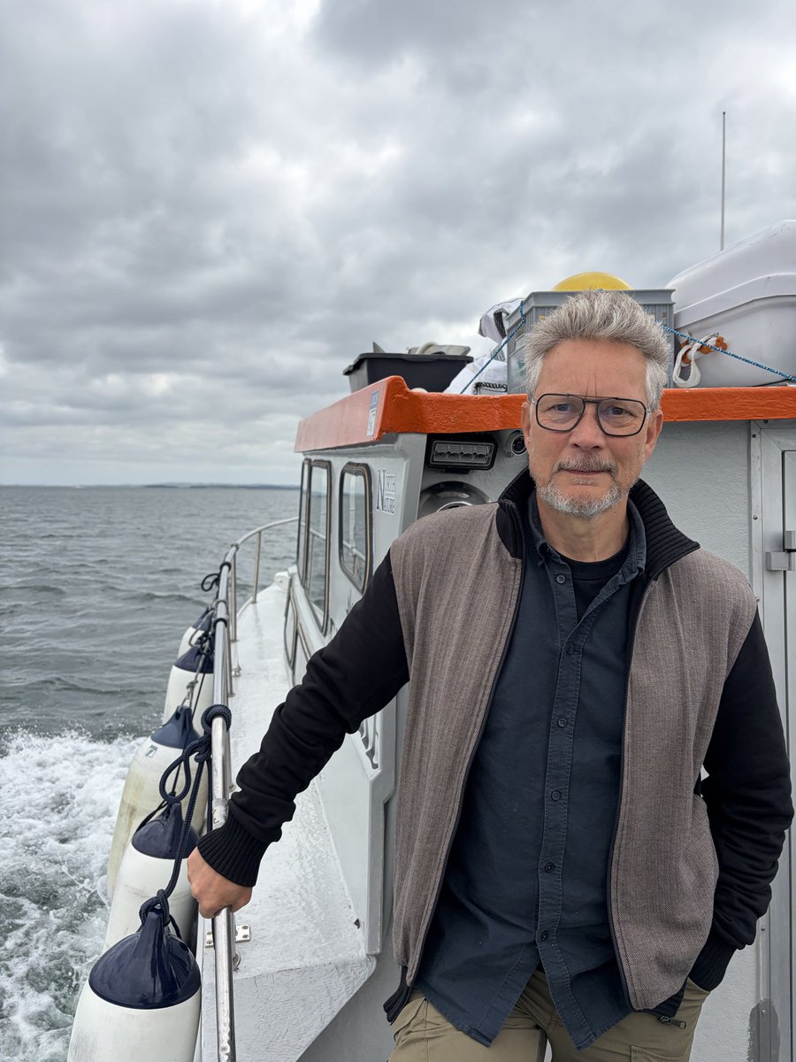 TorstenGejl's tweet photo. Mens mange puster ud efter Folkemøde, trækker jeg luft ind og gør klar til næste dyk: 
Vi skal ud og samle og hæve to ton spøgelsesnet fra Aarhusbugten. Tak til alle, der har støttet missionen med donationer eller ved at blive medlemmer af Å. #dkpol https://t.co/Vf8XKfupGE