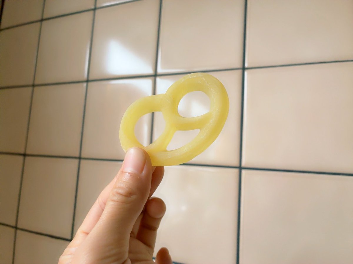 hidalinae's tweet photo. グミッツェルいただいたから食べたよ〜🥨 https://t.co/T3twN2aWE5