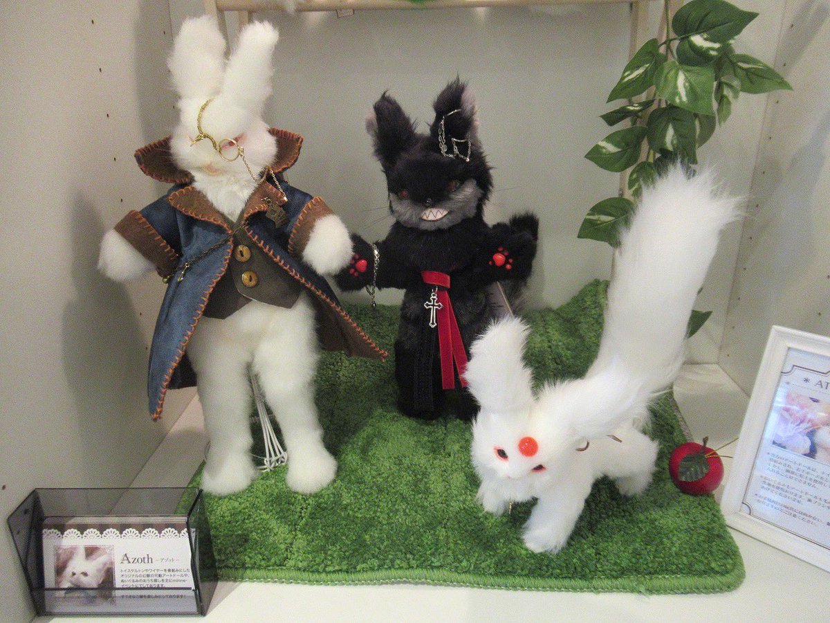 AzothShin23425's tweet photo. 委託していただいてるキャラメルキューブショコラ様から現在のブース写真いただきました😌

フワフワ達おります〜！✨
ぜひ店頭にてご覧くださいませー！

#キャラメルキューブショコラ https://t.co/eSvQbOqlPY