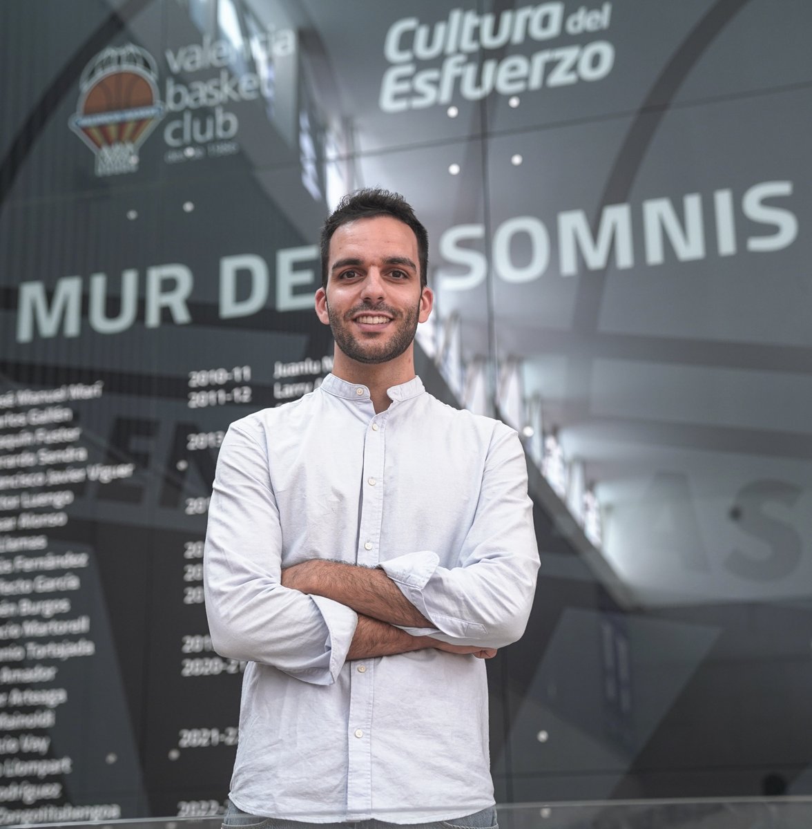 LAlqueriaVBC's tweet photo. 🍊⛹️ 𝐂𝐀𝐍𝐓𝐄𝐑𝐀 

Cas 👉 Biel Román, nuevo director de cantera masculina
https://t.co/tFDJh44vs2

Val 👉 Biel Román, nou director del planter masculí
https://t.co/625epURvN7

Eng 👉 Biel Román appointed new head of the boys academy
https://t.co/Bs7HLR3qme https://t.co/gX0V0dkLTB