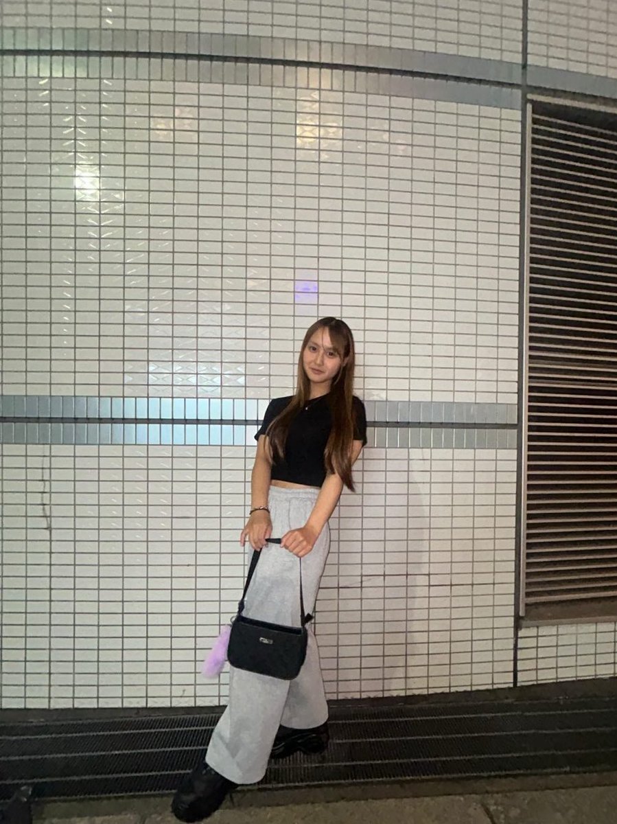 _isfp__06's tweet photo. 普段全身撮らないし載せないけど、撮ってくれたから記念に🫶🏻︎✨️

ダル着で梅田でご飯行ってきた☺️💖 https://t.co/XvHNPSDb6o
