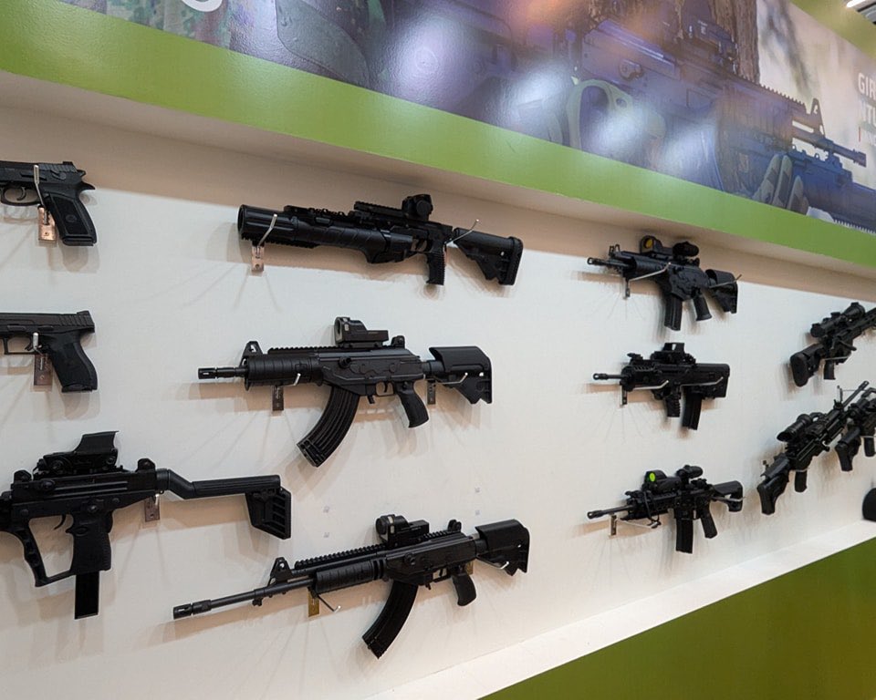 africatodayMG's tweet photo. Rwanda is one of the few African countries that has begun local production of weapons, including military vehicles, firearms, ammunition, &amp; drones.

This marks a major step in strengthening its defense industry &amp; making Africa a continent that doesn’t depend on westerns. https://t.co/xJIJ8VJk4l