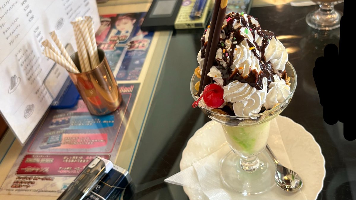 MAO_US4GI's tweet photo. 実家二日目
昔ながらの喫茶店でテンション爆上がり
ラブホの隣に葬儀屋あって命の循環を知る
亀に通行を邪魔さ���る
の三本立て https://t.co/EMFzfIRSyI