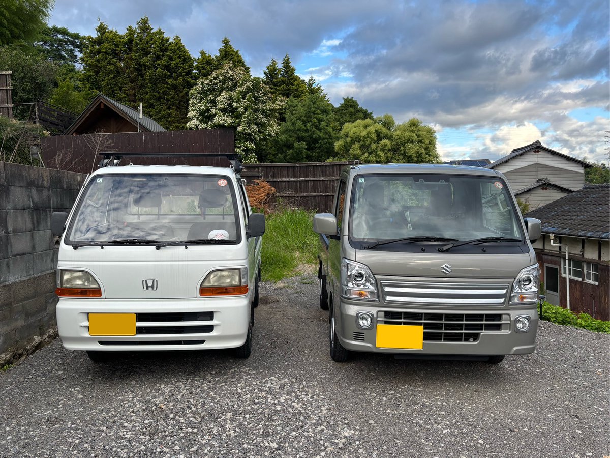 nishimo1013's tweet photo. 梅雨の中休み☂️
仕事が休みの日にかぎって雨が降っており洗車すらできてなかったでご報告遅くなりましたが、実は5月末にキャリー納車しました❗️
まさかのKX最上位グレード😛

今までありがとう(HA3)
　⇩
これからよろしくです(DA16T)

そしてアクティくんは次のオーナーのもとで可愛がられてくだい✌️ https://t.co/mLNROfBhae