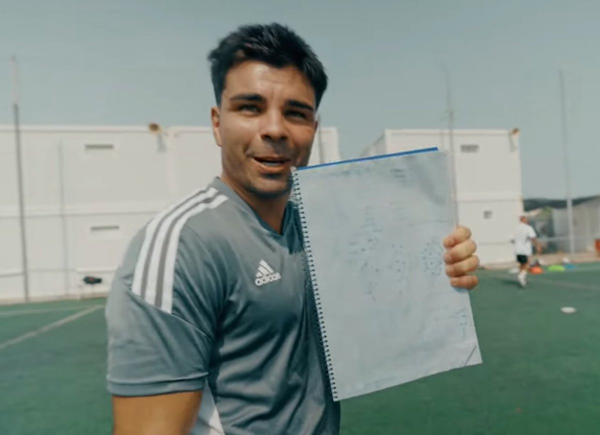 Roninxlife's tweet photo. Feliz cumpleaños míster @carlitoscaligol y que cumplas muchos más a nuestro lado🖤 https://t.co/79fWWuhvl9