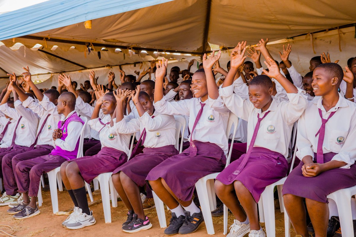 izubaradio_tv's tweet photo. Nonaha I Kageyo mu Karere ka Kayonza niho harimo kwizihirizwa Ku rwego rw' igihugu umunsi mpuzamahanga w' umwana w' umunyafurika.Barazirikana Ku nsanganyamatsiko igira iti"Ndera neza; nkure nemye". #migeprof #kayonzadistrict https://t.co/Z24b8KETH0