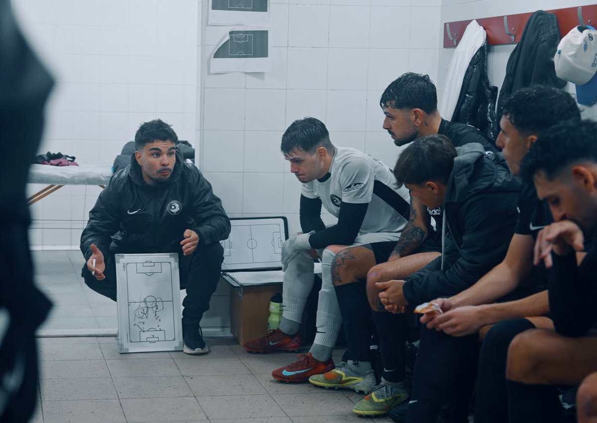 Roninxlife's tweet photo. Feliz cumpleaños míster @carlitoscaligol y que cumplas muchos más a nuestro lado🖤 https://t.co/79fWWuhvl9