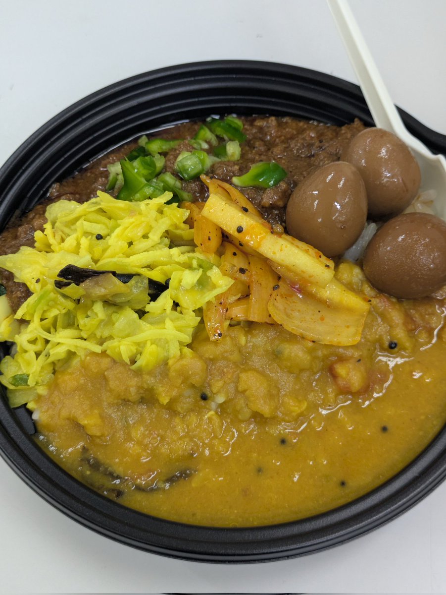 6arthur9's tweet photo. @rockpeek ここのお店の鹿キーマと豆カレーのあいがけ、美味しかったですよ〜。回収した宇宙人やばい笑 https://t.co/ZqLN9DnGKI