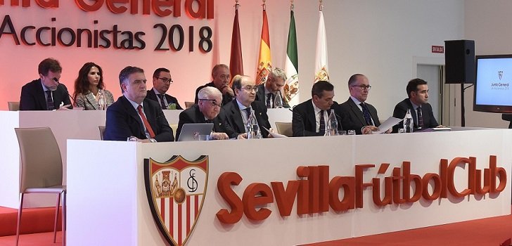 elsevillistacom's tweet photo. 📰 Un fondo extranjero ultima la compra del Sevilla FC tras caerse la opción de Sergio Ramos

📝 El Sevilla FC está a las puertas de una metamorfosis institucional sin precedentes

#️⃣ #TDSDeporte #SevillaFC  

✍🏼 @Erick18SFC

🔗 https://t.co/OdPlS6EsNe https://t.co/NBA4G5ViIT