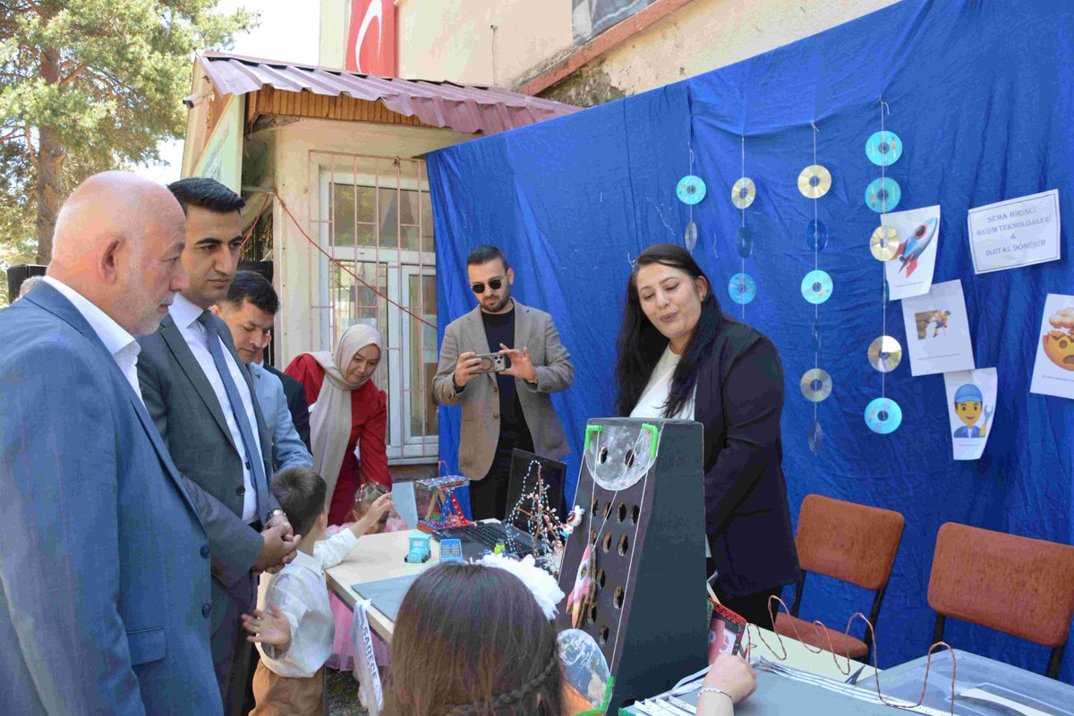 SebinkarahsrMem's tweet photo. 🎨 Hayat Boyu Öğrenme Haftası kapsamında Şebinkarahisar Halk Eğitimi Merkezi Yıl Sonu Sergisi, İlçe Kaymakamımız Sayın Dr. Yasin ARDIÇ'ın teşrifleriyle açıldı.
Kursiyerlerimizin yıl boyunca emekle hazırladığı eserler büyük beğeni topladı.
#HayatBoyuÖğrenme #Şebinkarahisar
@tcmeb https://t.co/HgRcUWwN1h