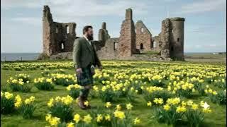 tourscotland's tweet photo. Tour #Scotland short 4K #Spring travel video Blog clip of a Scotsman wearing a Kilt and Sporran and walking by #daffodils on #ancestry, #genealogy, #history visit and trip to a #castle on the #coast of East Wemyss, #Fife https://t.co/jludDNAET7 https://t.co/R1zKw6fB0s