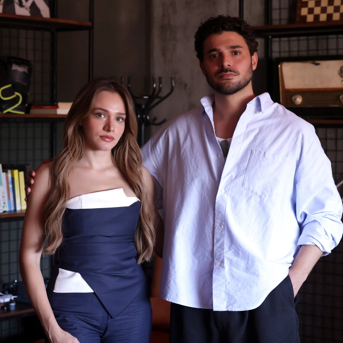 AliKaraNews_'s tweet photo. 🆕 | Miray Daner ve Halit Özgür Sarı’yı başrollerinde buluşturan TOD STUDIOS imzalı yepyeni dizi #Alıkara’nın okuma provası gerçekleşti. https://t.co/dmF2gpdCN6