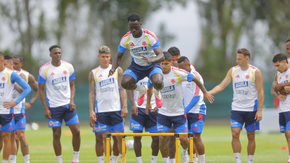 WayneShumatt's tweet photo. Estimado amigo Oscar desde Colombia 🇨🇴🌎, 
Muchas gracias por su apoyo y confianza. No podríamos alcanzar el éxito sin su compañía y respaldo. 💐
Le deseamos a su empresa un nuevo éxito y esperamos tener la oportunidad de colaborar nuevamente con usted. 💹🤝 https://t.co/G4FCCUFlE6