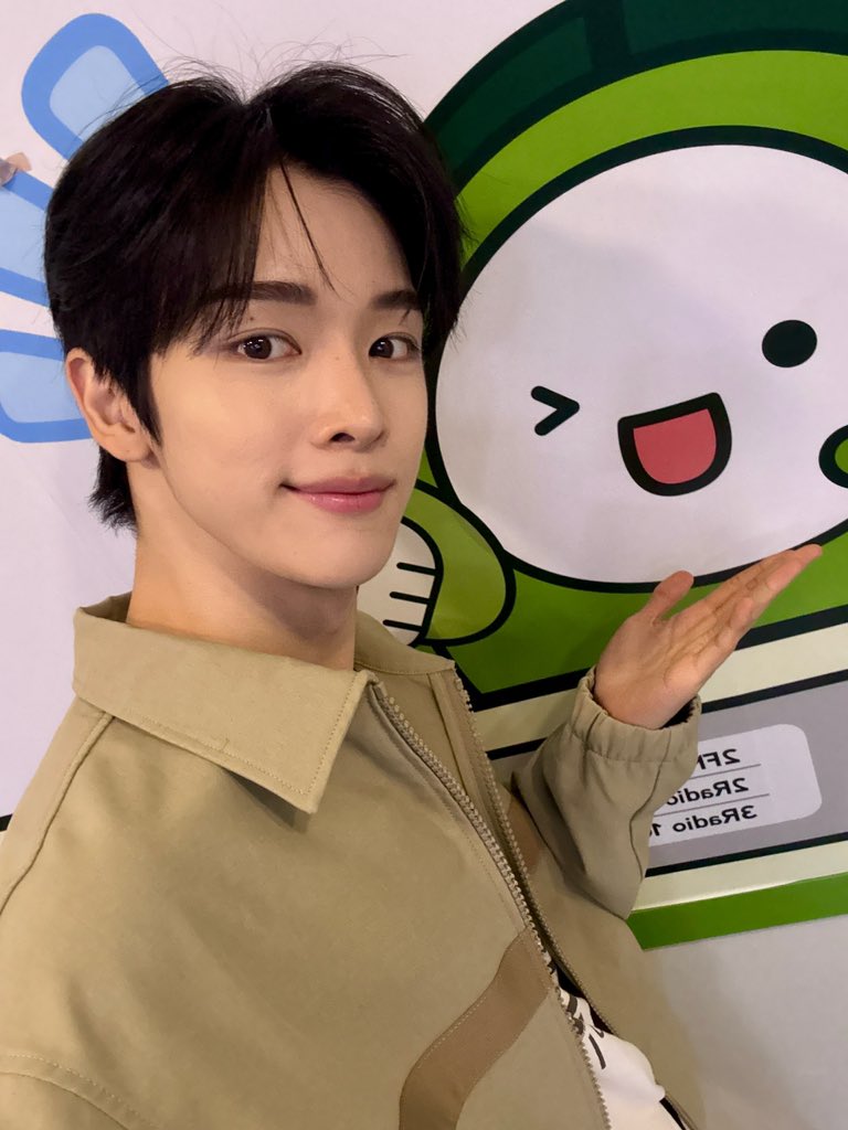 ruuuuusc's tweet photo. 폴킴의 가요광장 영원즈 #성찬 #은석 https://t.co/0LRFT8qpDQ