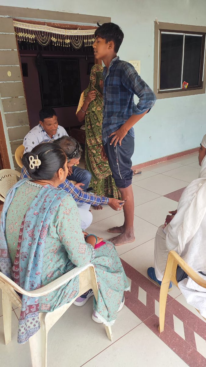 arvalli_dto's tweet photo. રાષ્ટ્રીય રક્તપિત્ત નિર્મૂલન કાર્યક્રમ અંતર્ગત રક્તપિત્ત દર્દી શોધ અભિયાન (LCDC) હેઠળ ગ્રામ્ય સ્તરે પોસ્ટર પ્રદર્શન અને ફોકલ ગ્રુપ ડિસ્કશનમાં આરોગ્ય ટીમ દ્વારા ગ્રામજનોને રક્તપિત્તના લક્ષણો, વહેલી ઓળખ, સમયસર નિદાન અને સંપૂર્ણ સારવાર અ���ગે જાગૃત કરવામાં આવ્યા.
#LCDC
@CollectorArv https://t.co/9ZfbacbOkk