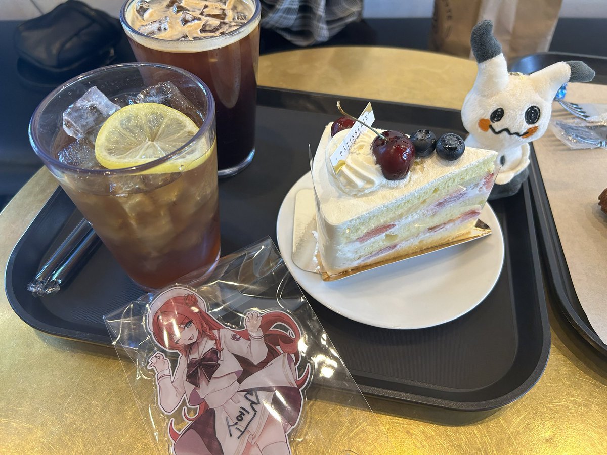 mwint52's tweet photo. 매곡님이 일하시는 카페 다녀왓슴,,
미담: 케이크를 사주셧어요 https://t.co/OkgRzvYTrJ
