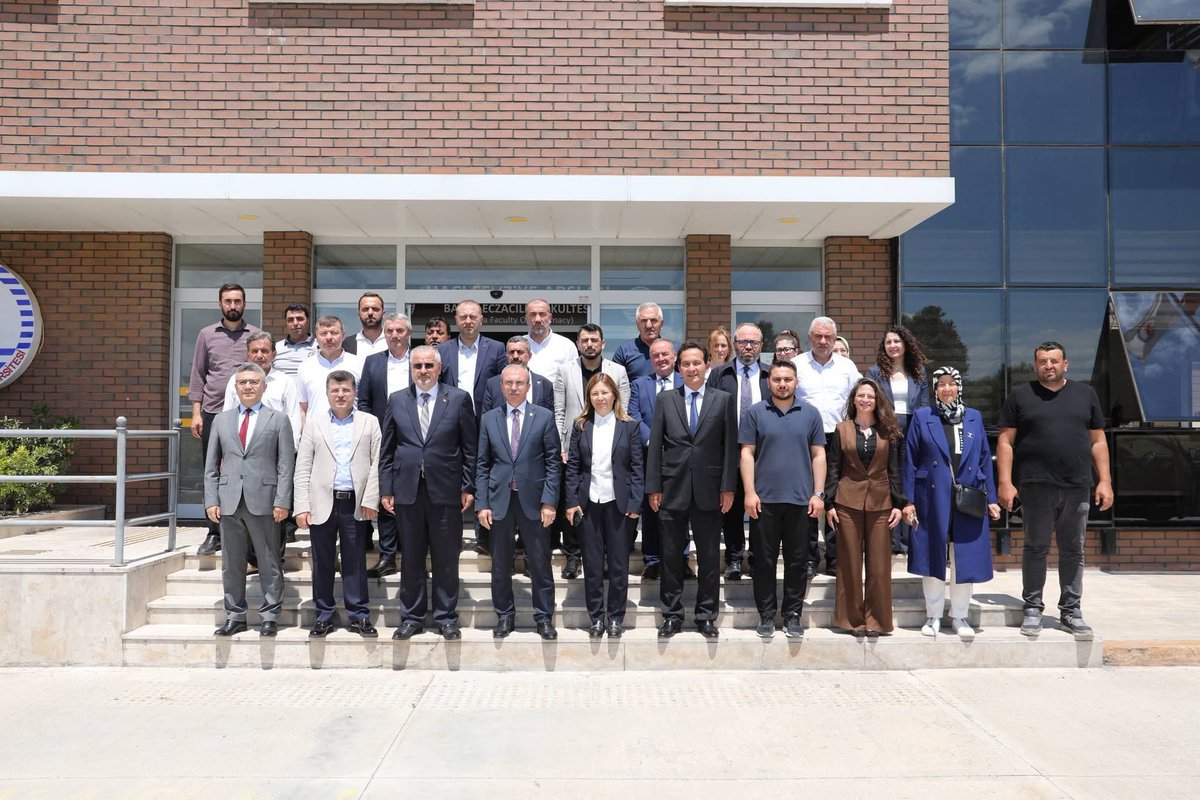 55AkPartiBafra's tweet photo. Milletvekilimiz Orhan Kırcalı,İlçe Başkanımız İbrahim Semiz,Belediye Başkanımız Hamit Kılıç ve beraberindeki heyet; OMÜ Rektörü Prof. Dr. Fatma Aydın ve fakültenin bağışçısı Arslan Ailesi ile Ondokuz Mayıs Üniversitesi Bafra Hacı Fevziye Arslan Eczacılık Fakültesini ziyaret etti. https://t.co/DNFa6Gi1WC