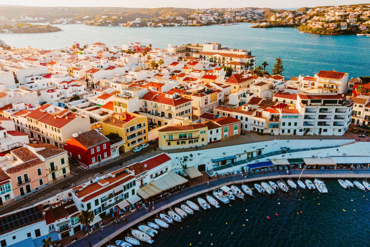TurismeBalears's tweet photo. 📍Puerto de Maó (#Menorca)
Punto de entrada para millones de visitantes, escenario de una gastronomía marinera única y acceso natural a algunos de los paisajes más espectaculares del Mediterráneo. 

#islasbaleares #illesbalears #visitmenorca #maó https://t.co/WJ6eKwYAGb