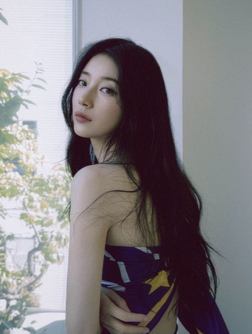 god___suzy's tweet photo. gorgeous woman 💗 https://t.co/ZQHnc0Deay