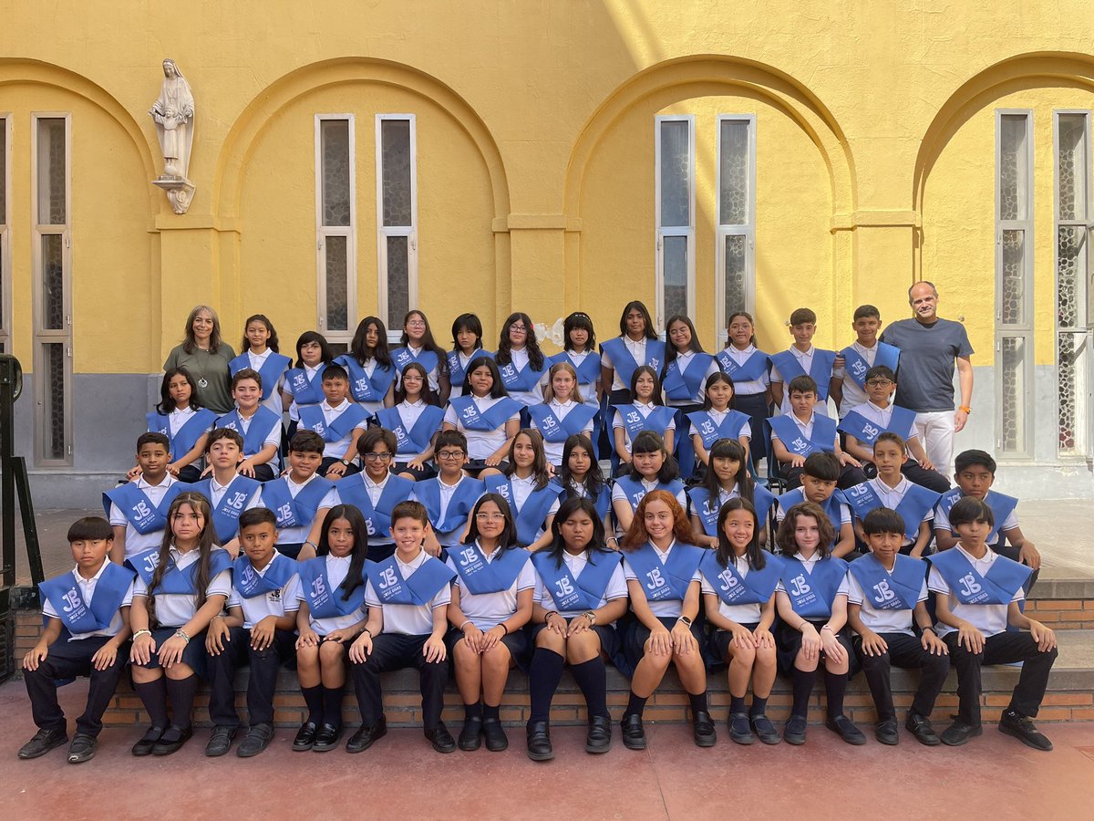 CristoReyMadrid's tweet photo. ¡Hoy hemos celebrado la #graduación de 6º de Primaria! 🎓✨
Ha sido una ceremonia muy bonita y emotiva, llena de recuerdos y sonrisas. 
Nuestros alumnos y alumnas cierran una etapa muy especial y se preparan para dar el gran salto a 1º de.
¡Enhorabuena!

#FEJG https://t.co/zjeol90i44