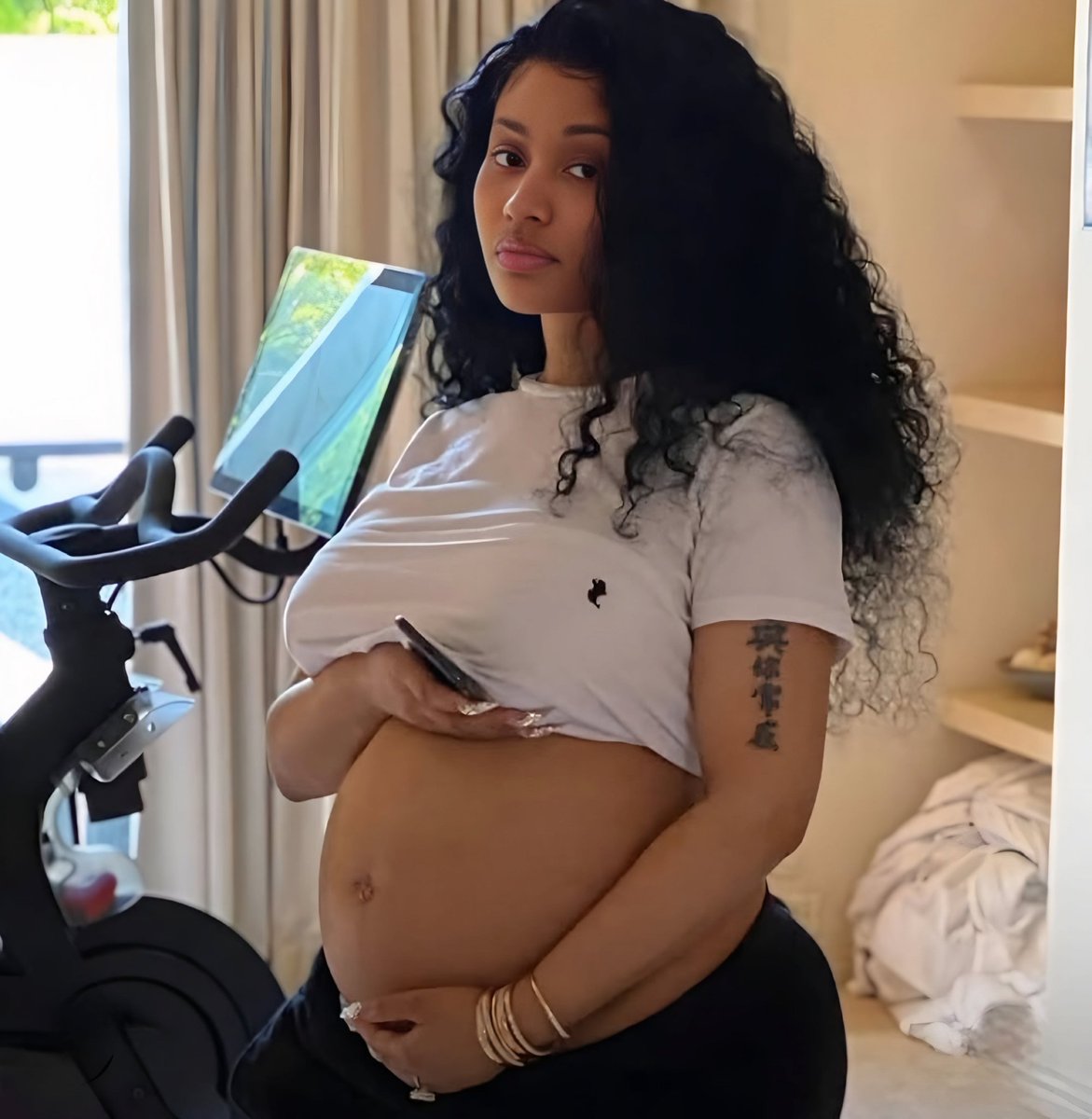 paige__gm's tweet photo. Nicki Minaj's mug during pregnancy was INSANE. 😮‍💨 https://t.co/b4jx5ZGNOB