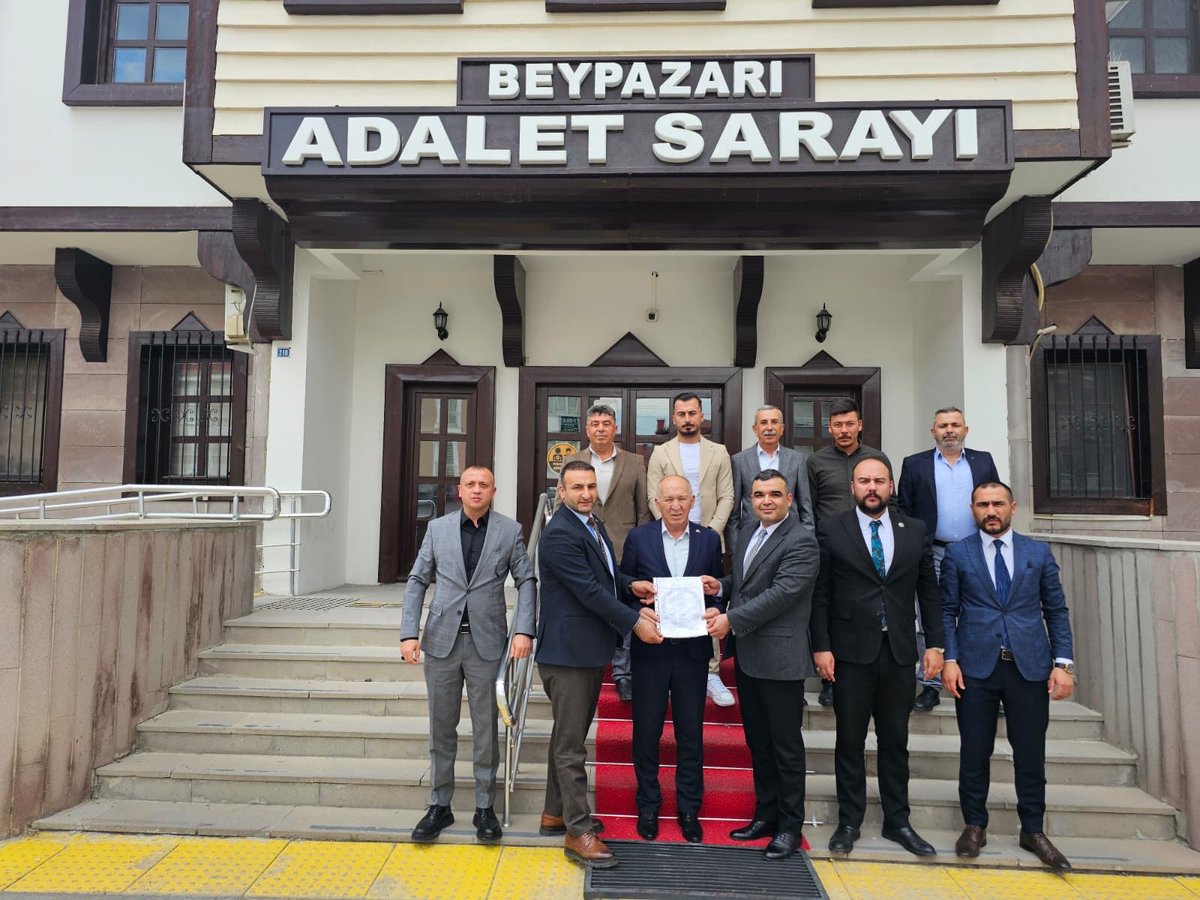 ErdoganOrhanTr's tweet photo. 14.Olağan Kongremizin ardından MYK Üyemiz Sn.Oğuzhan ÇAKIR, 3. Bölge Teşkilat Başkanımız Sn. Cabir Sülü, İl Yöneticilerimiz, İlçe Başkanımız Sn. Erdoğan ORHAN  ile birlikte, İlçe Seçim Müdürlüğünden mazbatasını teslim aldı. https://t.co/W3tQfnhOJD