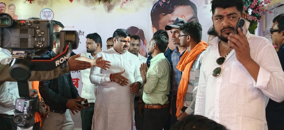 MukeshKuma31634's tweet photo. @GajendraYdvBJP हम डीएड वालों को नियुक्ति के शुभ आशीर्वाद दे देते भैया
#D_ED_को_नियुक्ति_दो https://t.co/FAqNePgejQ