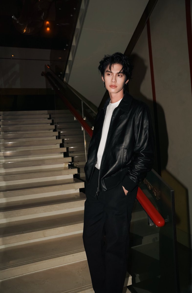 salmar49261304's tweet photo. ไม่เคยชินกับความหล่อของไบร์ทเล้ยยยย ยิ่งซูมยิ่งหล่อ https://t.co/LD0TOab84p