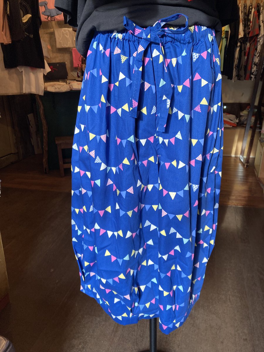nihirugyu's tweet photo. まつこさん、パンツを納品です。膝丈、サルエル、バルーン、カボチャ、スカート風などTシャツに合いそう。もちろん20日からの洋品展にも参加されます。#ニヒル牛 https://t.co/2ZGoYhwSVa