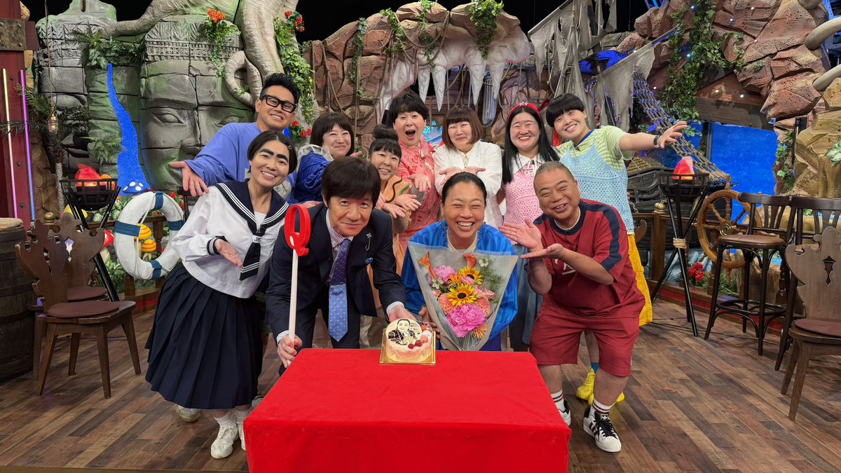 itteq_ntv's tweet photo. 本日のイッテQ収録で、 いとうあさこの56歳のお誕生日のお祝いをしました🎂🎉 
あさこさん、本日の収録は初出動の世界遺産駅伝🎽
川村さんとの涙出まくり弾丸旅にスタジオも大爆笑😆
恒例の全員記念ショットもお届けです📷 https://t.co/kaXPvOAhT9
