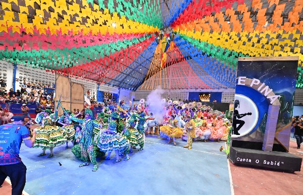 Atento24h's tweet photo. Junina São João vence o São Gonçalo Junino 2026 e vai à Globo Nordeste; Padre Piná é campeã tradicional.
https://t.co/0f5Ns9nHkU https://t.co/3LrNVbLBKg