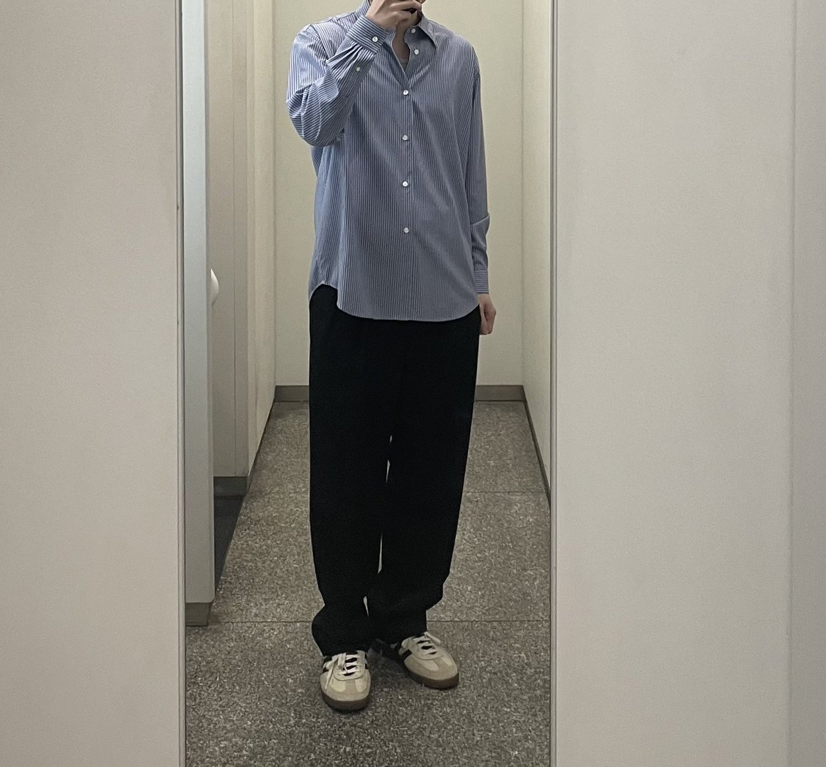 c_____pa's tweet photo. ウールのシャツをボタン外して緩く着る https://t.co/mOFDSzRVjL