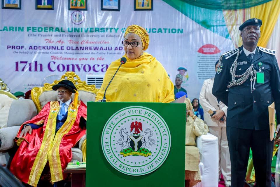 BornoYoung's tweet photo. My mummy 💯🥰🙏 https://t.co/XnkG7sh0dI