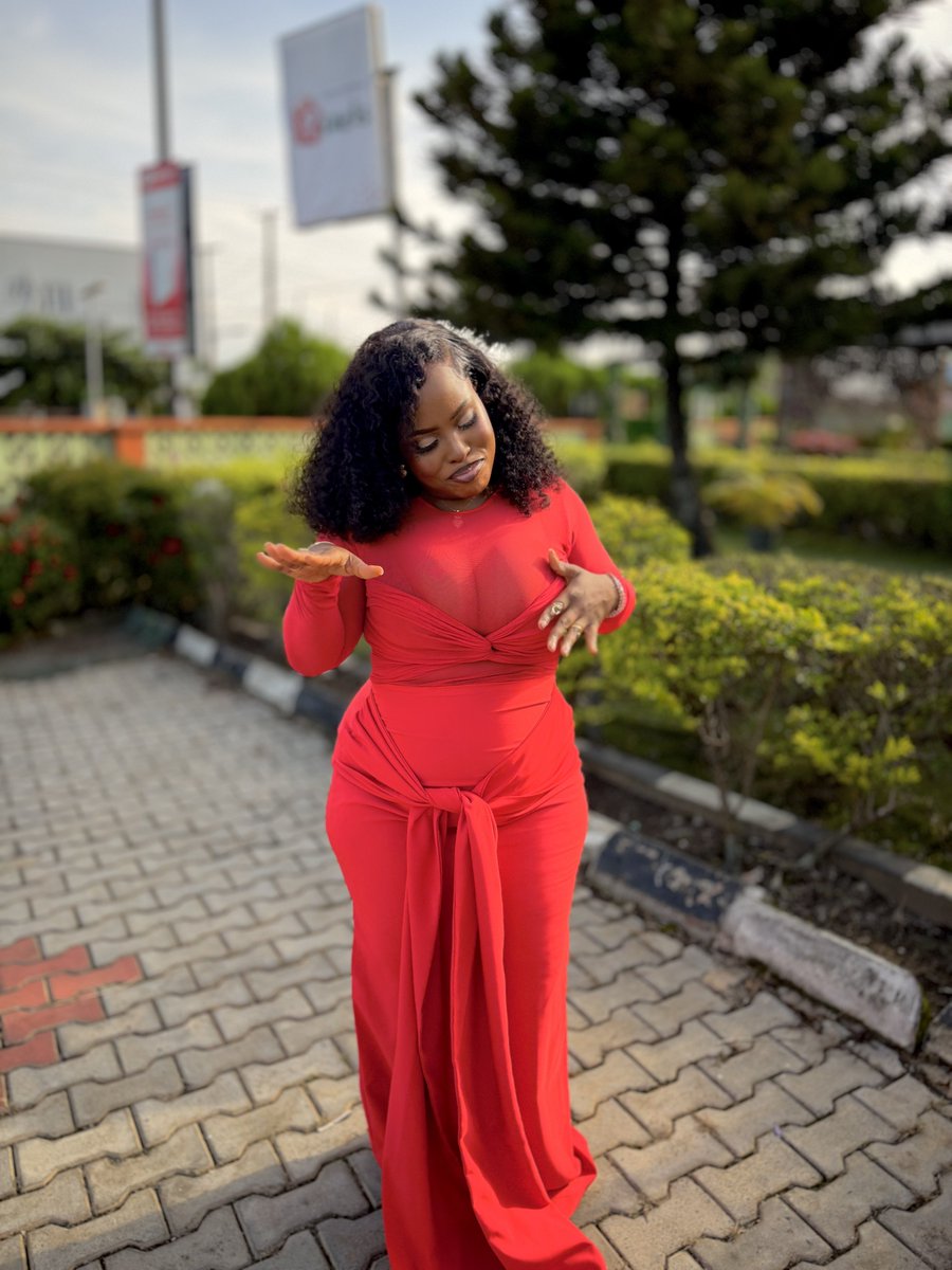 Zizousdelight's tweet photo. 4 more pictures because it’s my day🤭

Happy Birthday Zee❤️❤️

Red sure looks good on me😍 https://t.co/Cusjn6ejd4