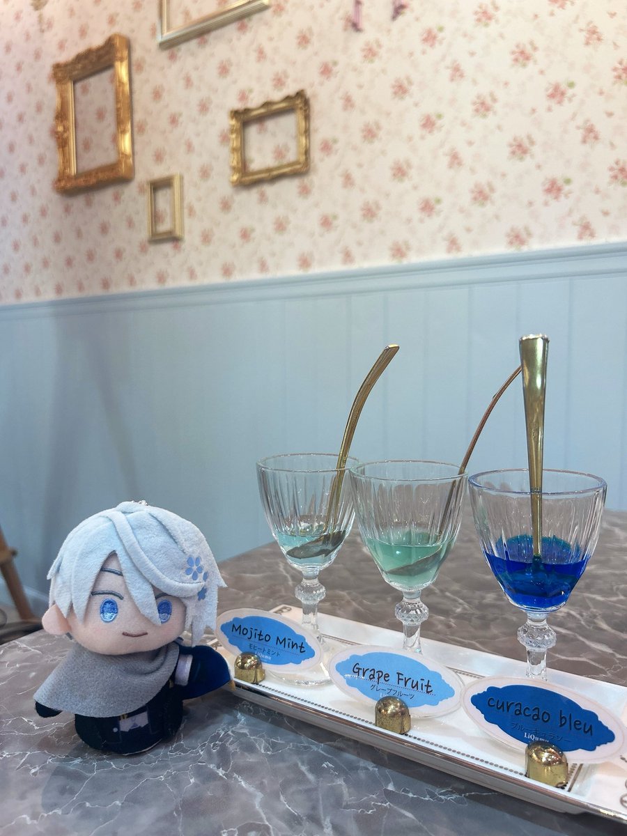 _xYukiSnow's tweet photo. 最初少ししかリキュールかけなかったら味がしなくて、これは濃いソフトクリームにしたのがいけなかったのでは？ってなったけどいっぱいかけたらちゃんと美味しかった🩵

色々なフレーバーがあったけど、私は全部青系にした✨オタクなので…

でも1番美味しかったのはお友達の頼んだウォーターメロン🍉 https://t.co/48PMEiCN9J