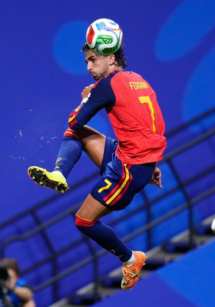 Davedurel123's tweet photo. Le Barça ferai une grosse erreur en comptant sur Ferran Torres pour remplacer Lewandowski.

Nous allons en souffrir. https://t.co/X8TNg2BvTL