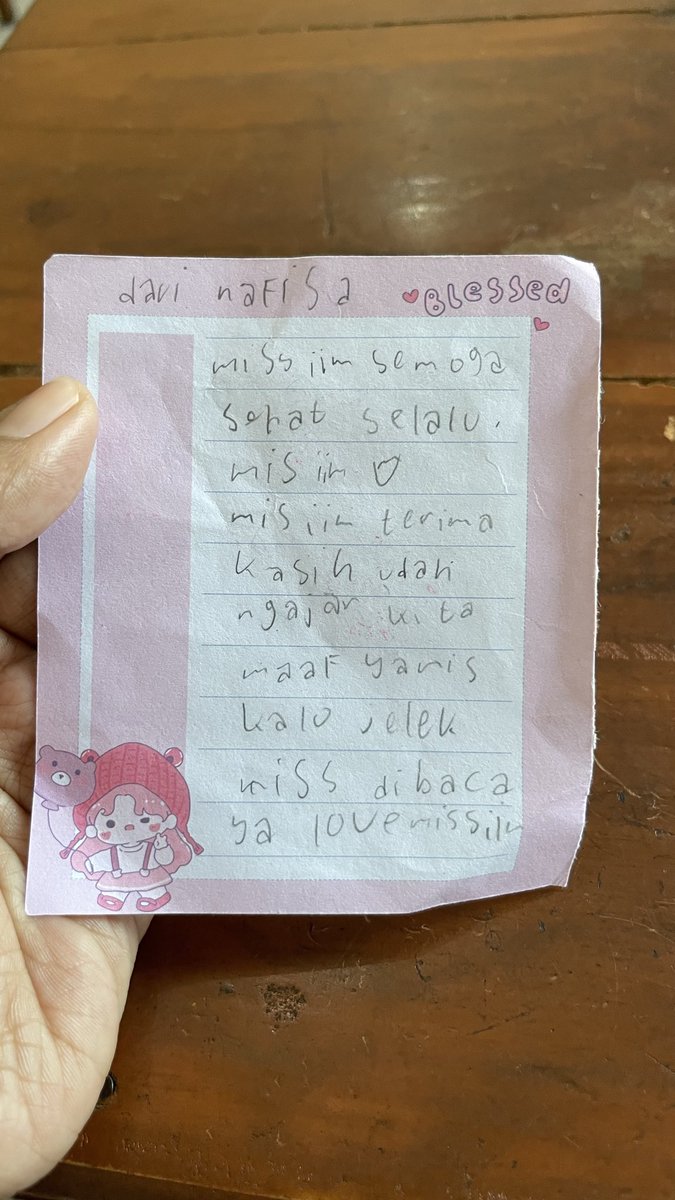 anturiummm's tweet photo. Masih banyak juga looo murid yg super sweet gini🥰 https://t.co/wNilYOZ62d