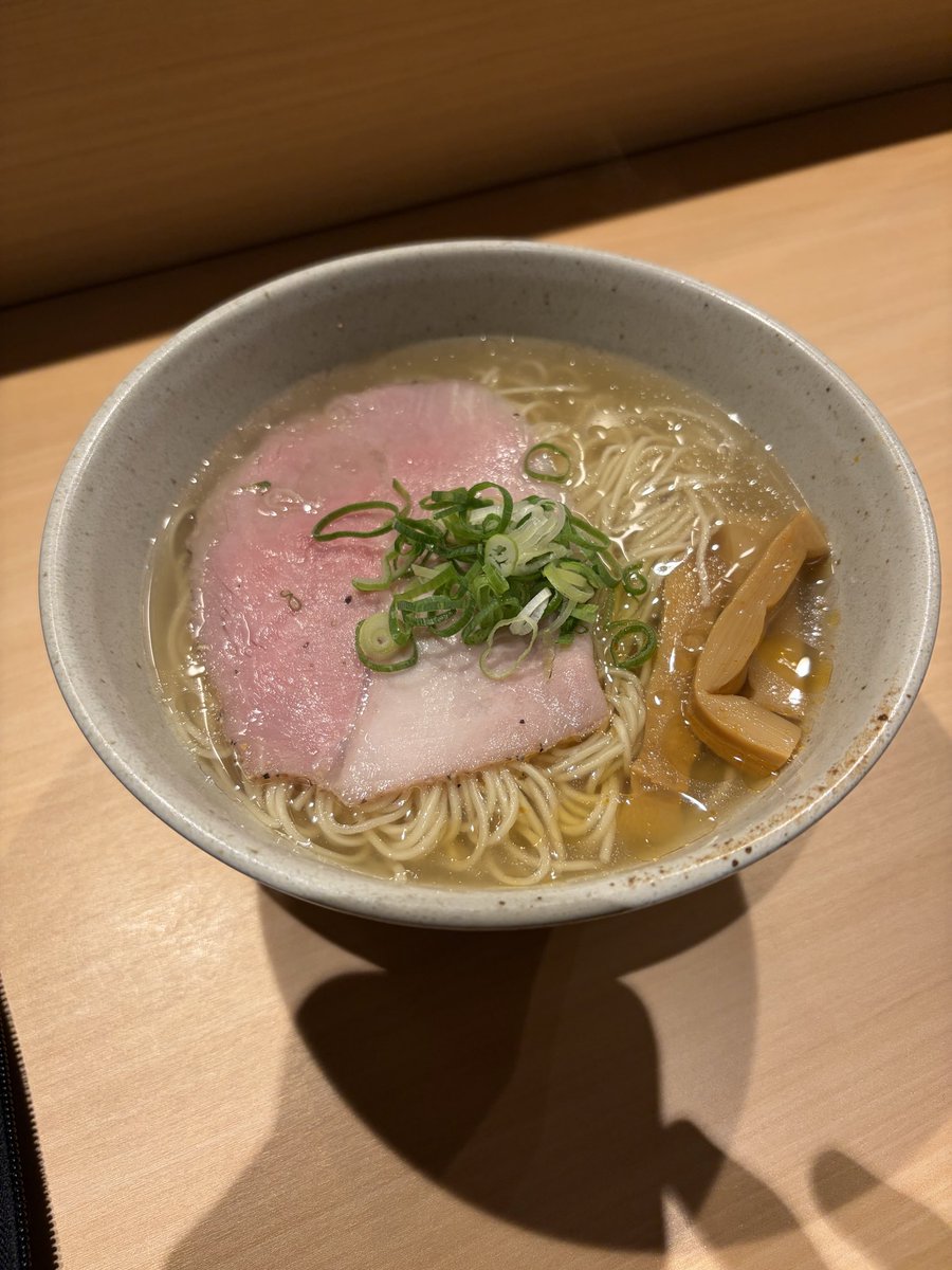 まお tweet media