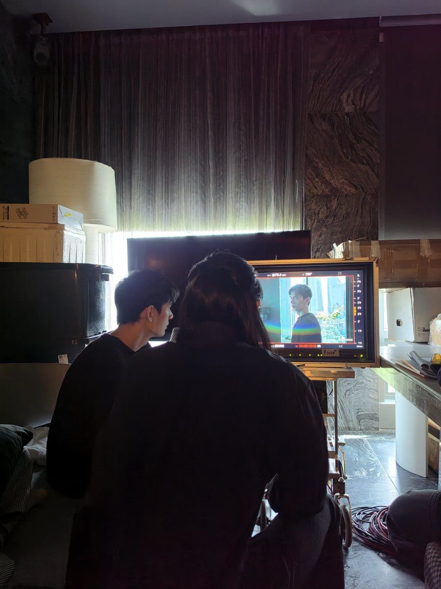 moonlady1987's tweet photo. ความเห็นส่วนตัวเรื่องทรงผมนะคะ นี่ชอบเลยแหละ ทรงผมลุคนี้ดูเข้ากับพูห์มากก มันดูหล่อเย็นชาลึกลับดีอะ นั่งหวีดมาตั้งแต่วันไลน์อัพ แบบยมตู้ปหล่อเท่ห์ในใจพี่สุดสุด หรืออาจจะมีแบบฉากหมอวอนตัดผมปรับลุคให้ปะ กี๊ดดดด!! นั่นก็ยิ่งอปป้าเข้าไปอีก! ชั้นหวีดจนตุยทั้งเรื่องแน่ เมื่อไหร่จะ 5 กันยานะคะ!!!!