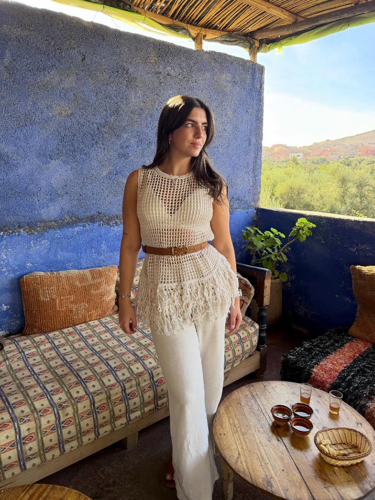 Miniver550's tweet photo. My perfect afternoon: shooting a bohemian outfit and sipping local tea on the terrace.🍵 https://t.co/PNhHQGtXMP