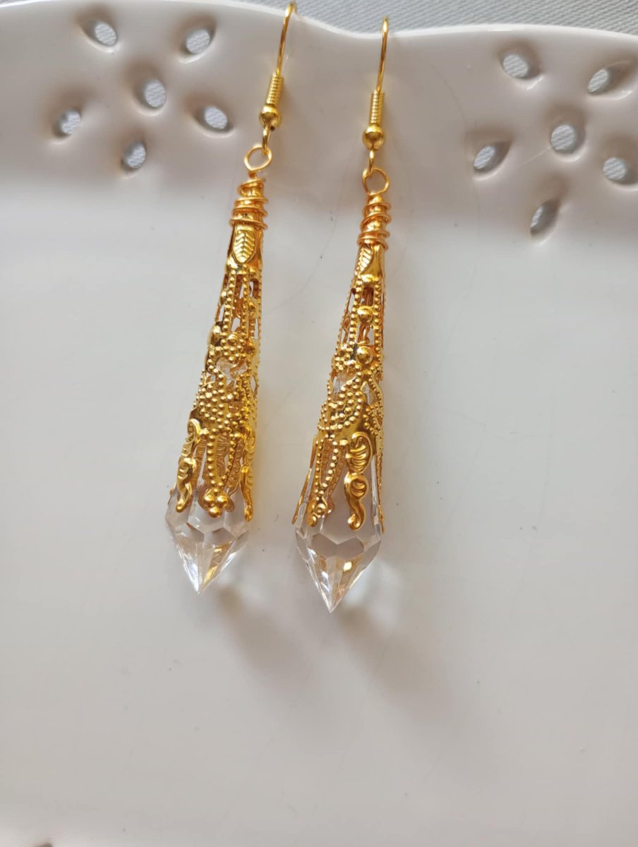 LovesVintage43's tweet photo. BUY ANY 2+ ITEMS , SAVE 10% 🧡 Ornately Detailed Clear |&amp; Antique Gold Faceted Pointed Acrylic Crystal Earrings on Leverbacks/Hooks or Clip Ons #etsygifts #CraftBizParty #UKMakers #shopindie #shopsmall #HandmadeHour #vintagestyle #bridal #weddinginspo  https://t.co/BIylX5N95x https://t.co/LLENy7TWSQ