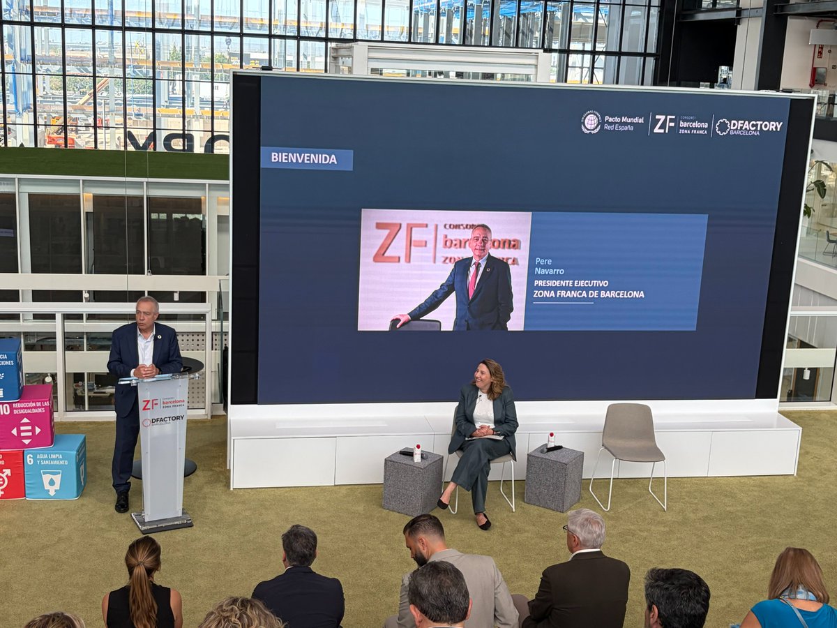ConsorciZF's tweet photo. El presidente ejecutivo del @ConsorciZF, @pere_navarro ha abierto la jornada destacando la sostenibilidad como palanca real de competitividad: innovación, anticipación y creación de valor desde @DFactoryBCN. https://t.co/4dvEtVOAbI