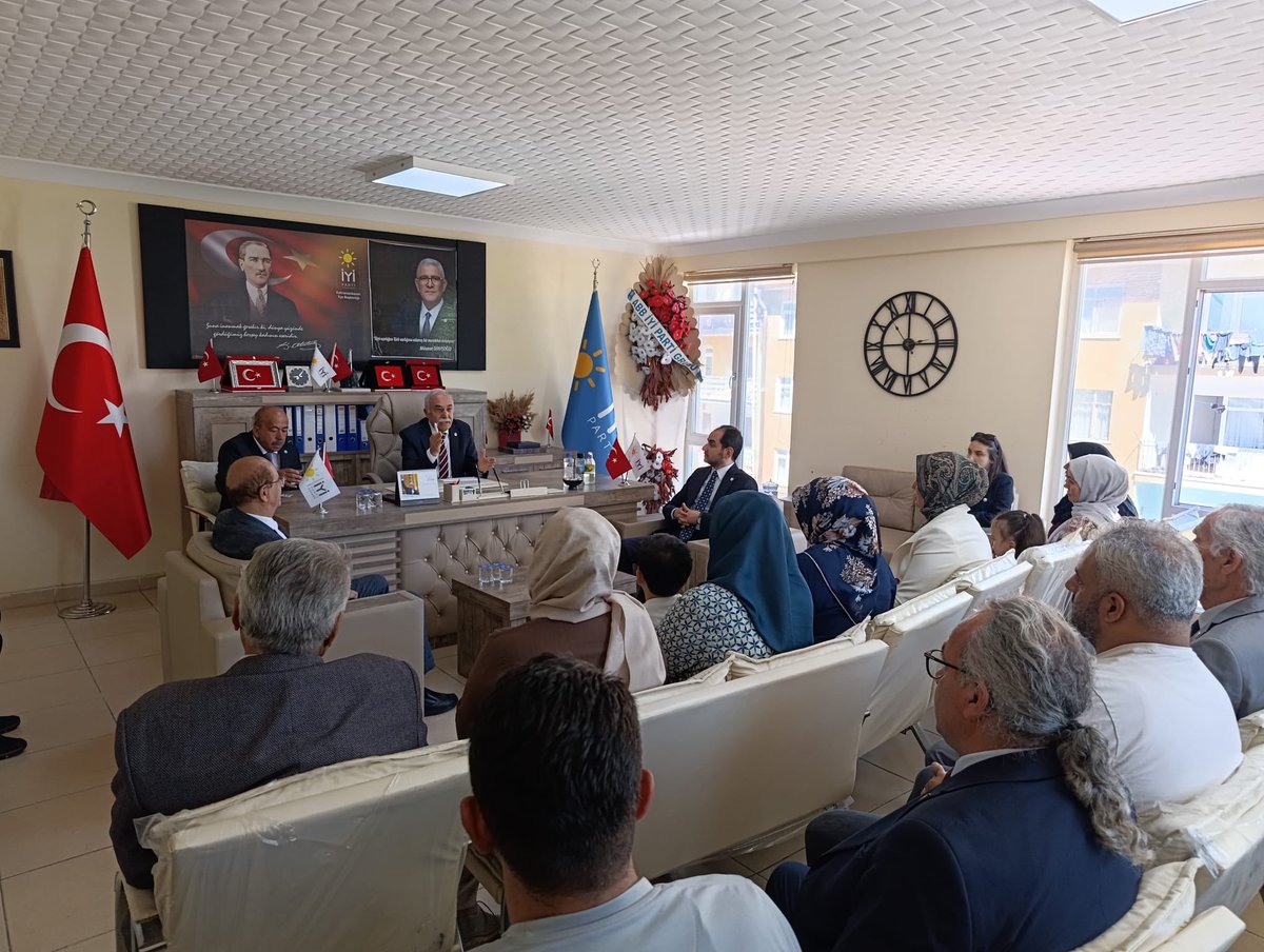 averdimertturk's tweet photo. Genel Başkan Yardımcımız, Ankara Milletvekilimiz Sn. Ahmet Eşref Fakıbaba
ile birlikte Kahramankazan’daydık.

Teşkilatımız ile bir araya gelip,
27 Haziran’daki Tandoğan mitingimize vatandaşlarımızı davet ettik. https://t.co/RqBZQA2rKB