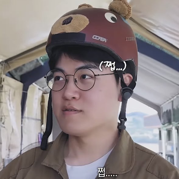 besoftonyu_si's tweet photo. “do we have a cuter hat?…”

#Gumayusi https://t.co/QUqegaIWfK
