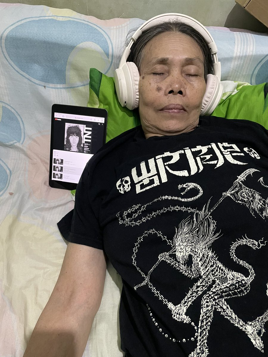 assfacehoneyy's tweet photo. Nenek gwehh grindcore juga https://t.co/2fngdpX9Ng
