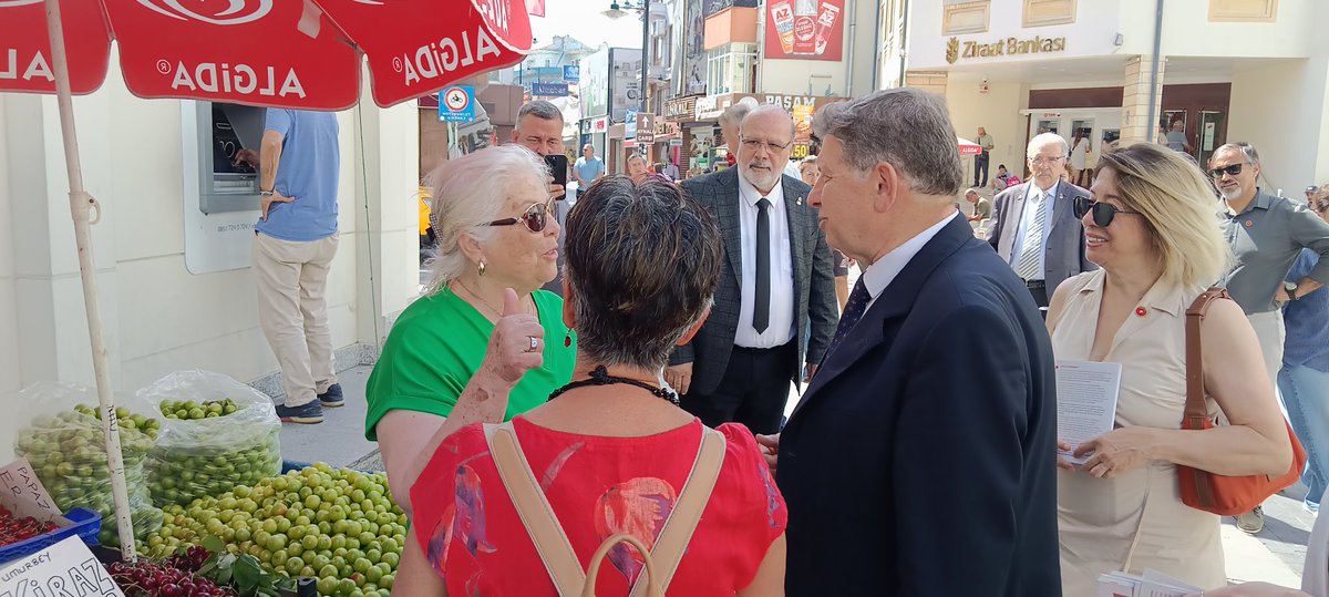 ZaferPartisi17's tweet photo. Bu gün Çanakkale Esnafımızı ziyaret ettik. Genel Başkanımız @umitozdag un selamlarını ileterek, Ekonomi Politikamızı anlattık. Çanakkale'de Zafer Meşalesi yanmaya devam ediyor.
@zaferpartisi 
@umitozdag https://t.co/vf4S11rlC9