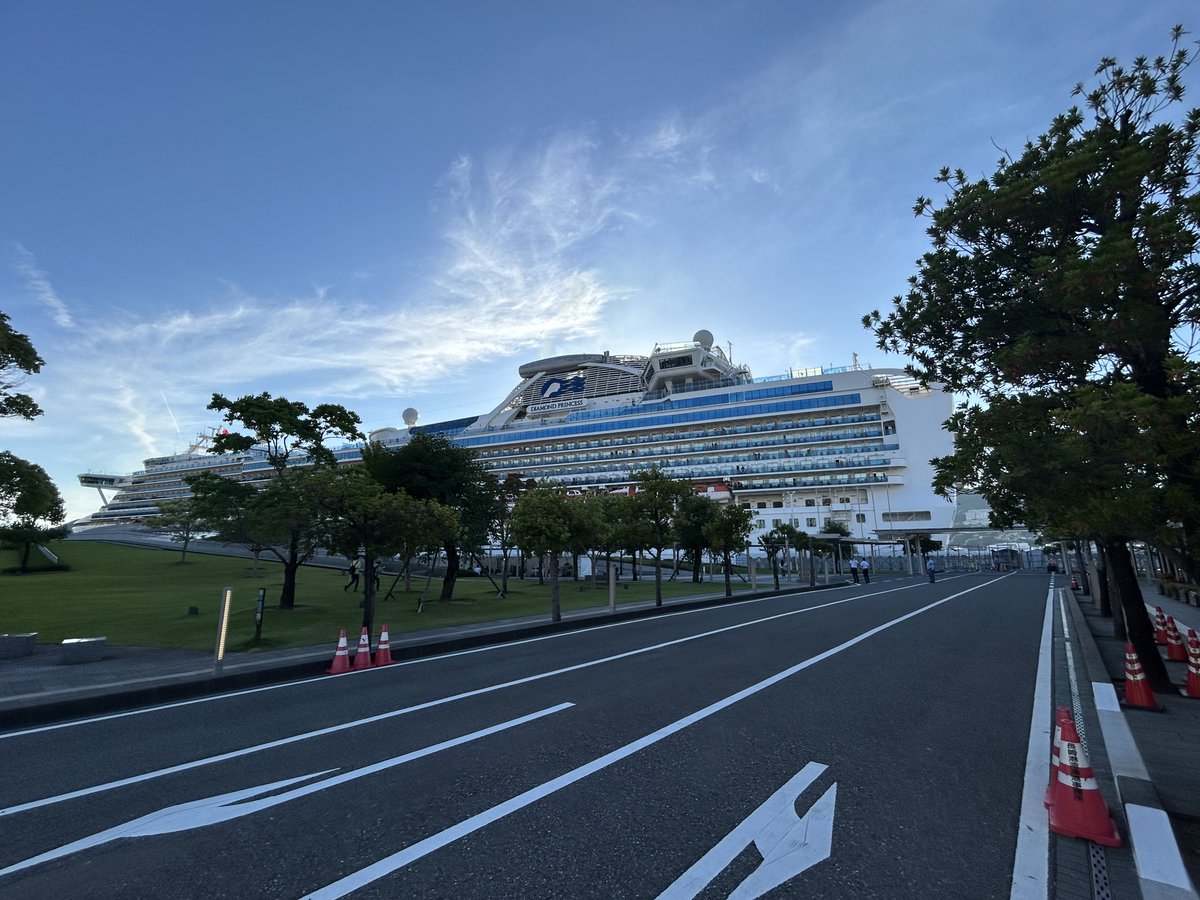 runner_ACE_'s tweet photo. 夕方なのに青空ラン💨
天気良すぎー💦
梅雨はどこいった？？
今日も暑かった🥵
ラン後のビールが美味い🍺✨
火曜日、お疲れ様でした🎶 https://t.co/sfMD3G3FDy